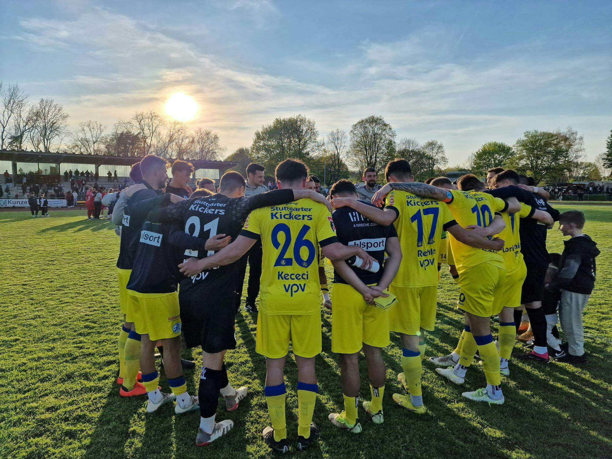 Kickers stehen im Finale daheim – 4:0 (2:0) Erfolg in Neu-Ulm