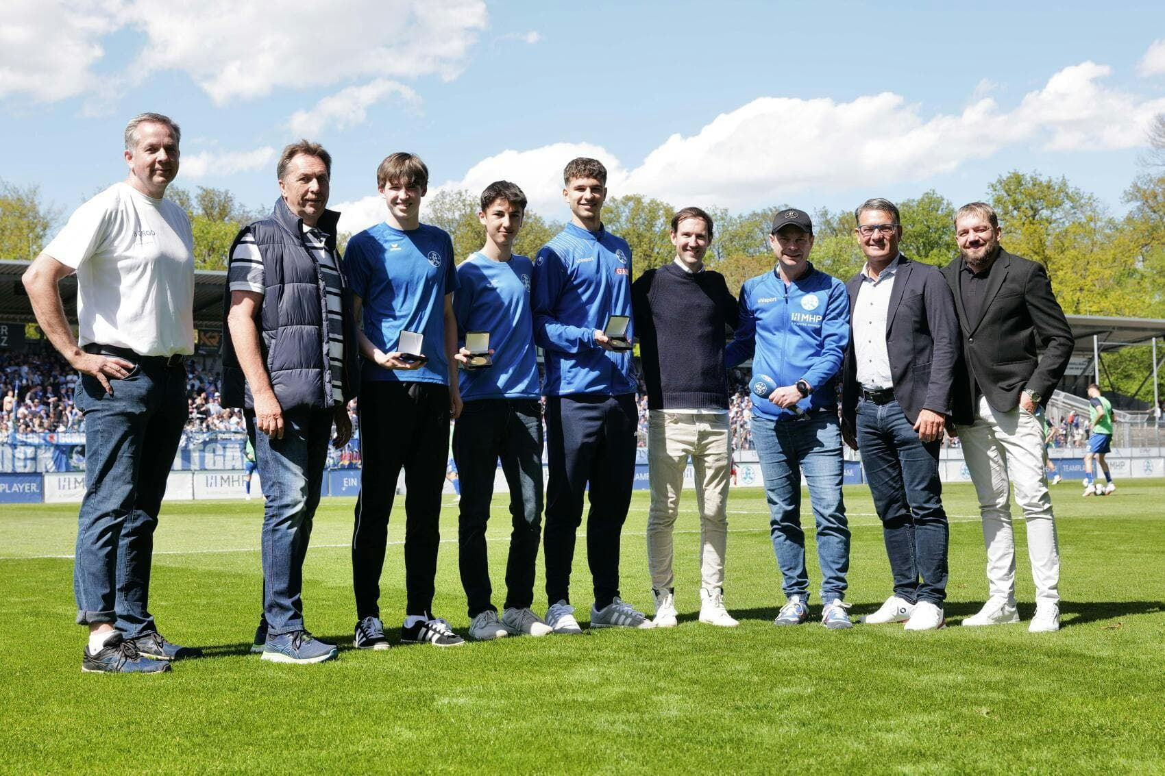 Preisverleihung an drei Kickers-Jugendtalente - SV Stuttgarter Kickers e.V.